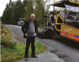  ??  ?? NY BYGDEVEI: Leif Atle Beislands vei opp til huset var asfaltert fra før. Så nå kan han kjøre til Reddal og Grimstad uten å komme på grus.
