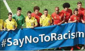  ??  ?? La Fifa a fait plusieurs campagnes pour dire non au racisme, ici en 2018.