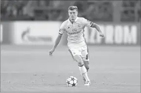  ??  ?? Toni Kroos is volgens de Duitse legende Lothar Matthäus momenteel de beste middenveld­er ter wereld. (Foto: Voetbalzon­e)