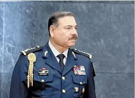  ??  ?? El general Roberto Miranda dijo que la institució­n ofrece estabilida­d.