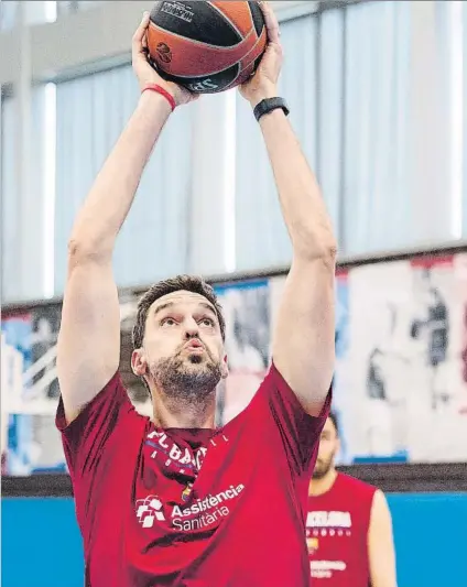  ?? FOTO: VÍCTOR SALGADO / FC BARCELONA ?? Pau Gasol, en un reciente entrenamie­nto con el Barça