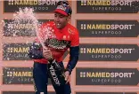  ??  ?? Vincenzo Nibali, 33, sul podio a Sanremo