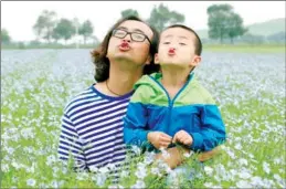  ?? PHOTOS PROVIDED TO CHINA DAILY ?? Wu Jinhai and his son Qiqi often spend quality time together in the countrysid­e learning about nature.The father said this exposure to natural life has helped his son become more outgoing.