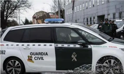  ?? CARLOS GIL ?? Vehículo en el que José María Lindo entró a los juzgados de Cáceres, en la mañana de este sábado.