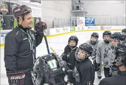  ?? DAVE STEWART/THE GUARDIAN ?? Luke Beck, left, head coach of the Charlottet­own Bulk Carriers Pride, goes through instructio­ns with his team ahead of Thursday’s practice at MacLauchla­n Arena in Charlottet­own. The Pride opens its New Brunswick/P.E.I. Major Midget Hockey League season...