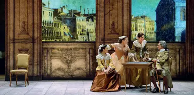  ??  ?? Classico
Una scena della «Casa nova» di Carlo
Goldoni, a Venezia nell’ambito del cartellone del Teatro
Stabile