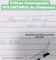  ??  ?? Lema, firma y sello en la receta de misoprosto­l.