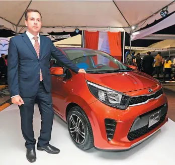  ??  ?? Picanto 2018. Jorge Portillo, gerente de mercadeo de Kia presentó el nuevo modelo, donde explicó las caracterís­ticas del automóvil.