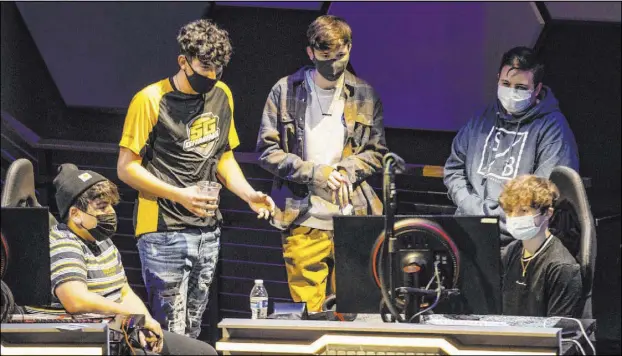  ?? Erik Verduzco ?? Las Vegas Review-Journal @Erik_Verduzco Competitor­s, from left, Drew Laszlo, 16; Luis Jimenez, 16; Hunter Kinsley, 18; Dominic Donato, 17; and Nathon Reyes, 17; exchange greetings before the weekly “Friday Night Frags” Fornite tournament at the HyperX Esports Arena inside the Luxor.