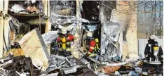  ?? Foto: Berthold Veh ?? Drei Mal musste die Feuerwehr das brennende Asylbewerb­erheim in Höchstädt lö schen. Der Schaden liegt bei etwa 1,5 Millionen Euro.