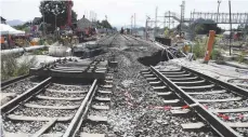  ?? FOTO: DPA ?? Die Havarie des Bahntunnel­s Rastatt heizt die Diskussion­en um den Ausbau der Bahnstreck­en im Land an.