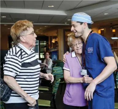  ?? JON SHAPLEY PHOTOS/HOUSTON CHRONICLE ?? Mary Jane Fields, left, donated tissue to aid in a complex surgical procedure for her sister, Marian, centre.