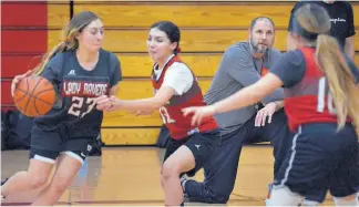  ?? JIM THOMPSON /JOURNAL ?? Coach Ryan Noce, second from the right, is committed to turning around Rio Grande basketball. The team’s ending a long losing streak is the first step.