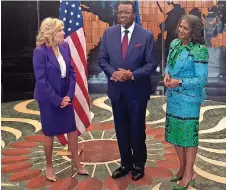  ?? ?? La señora
Biden con sus anfitrione­s, presidente y primera dama de Namibia