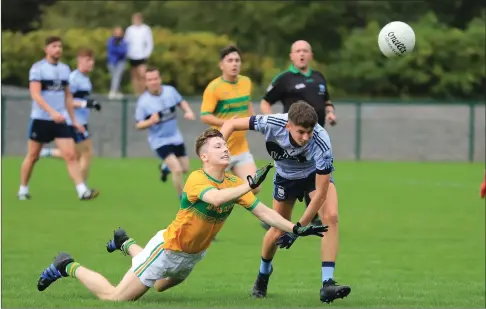  ?? ?? Jay Maguire gets the ball away just as Belcoo’s Colum Higgins moves in.