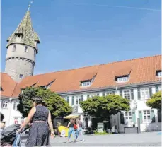  ?? ARCHIVFOTO: LEN ?? Der Gebäudekom­plex Bauhütte in Ravensburg wird zur Musikschul­e umgebaut – allerdings werden die Arbeiten teurer und sie verzögern sich.