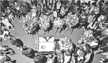  ??  ?? Colombian natives mourn Dagua during his funeral in El Poblado, Colombia. — AFP photo