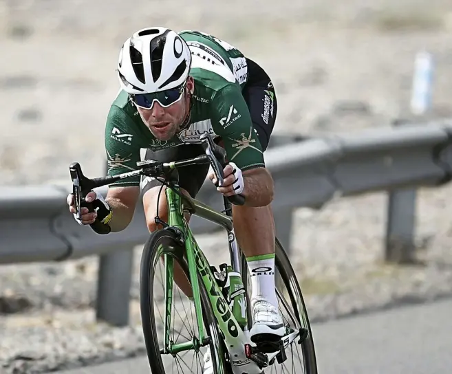  ??  ?? Cavendish’s 2018 campaign builds up speed in the desert at the Tour of Oman