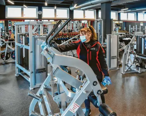  ?? Foto: Thorsten Jordan (Symbolfoto) ?? Die tägliche Reinigung der Fitnessger­äte in den Muckibuden wurde zur Pflicht, konnte jedoch den zweiten Shutdown nicht verhindern.