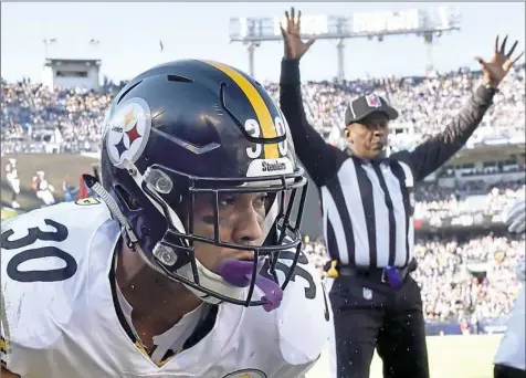  ?? Matt Freed/Post-Gazette ?? James Conner scores his 10th touchdown of the season on a 7-yard pass in the first quarter, double the number Le’Veon Bell had scored at this point last season.