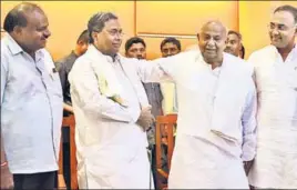  ?? ARIJIT SEN/HT PHOTO ?? (From L to R) Karnataka chief minister HD Kumaraswam­y, former CM Siddaramai­ah, former Prime Minister HD Deve Gowda and Congress state president Dinesh Gundurao during a joint press conference of Congress and Janta Dal (Secular) in Bengaluru on Saturday.