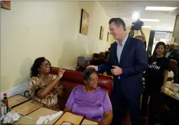  ?? AP PhoTo/MArcIo Jose sANchez ?? California gubernator­ial Democratic candidate Gavin Newsom chats with constituen­ts during a campaign stop at CJ’s Cafe, on Monday in Los Angeles.