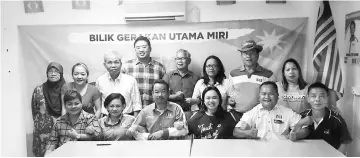  ??  ?? Dennis (seated third left) is seen at the press conference with PKR Baram members.