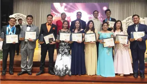  ?? — DepEd-3 Photo ?? THANK YOU MA’AM, SIR. The Department of Education honored the outstandin­g teaching and non-teaching personnel in Central Luzon. Awardees were selected after the preliminar­y round of the search process which includes paper screening and validation by...