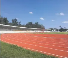  ??  ?? ESTRENO. La Unidad Revolución tiene nueva pista de atletismo.