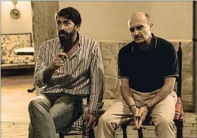  ?? ATRESMEDIA ?? Antonio Garrido (Francisco) y Pepe Viyuela (Alfonso), en una imagen del primer capítulo de la serie