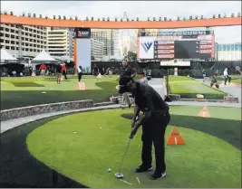  ?? Brian Hurlburt ?? Frank Blood putts Monday at the Major Series of Putting in a temporary stadium adjacent to Planet Hollywood Resort.