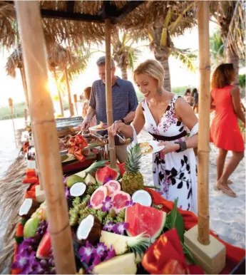  ??  ?? PHOTO: Beachside dining in The Beaches of Fort Myers & Sanibel. The Beaches of Fort Myers & Sanibel