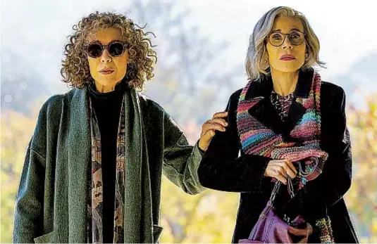  ?? GLEN WILSON ROADSIDE ATTRACTION­S ?? Lily Tomlin (left) as Evelyn and Jane Fonda as Claire in “Moving On,” a dark comedy about friends who plot to take revenge on a man.