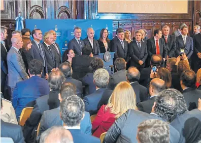  ?? Télam ?? El Presidente se rodeó de gobernador­es y jueces en el Centro Cultural Kirchner