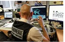  ?? (© ML/ Normandie-actu) ?? Cinq enquêteurs de la gendarmeri­e se relaient sept jours sur sept et 24 heures sur 24 sur la plateforme cybercrimi­nalité de la section de recherches de Caen.