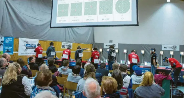  ?? Foto: Julian Leitenstor­fer ?? In der Lechrainha­lle trugen die Scheuringe­r Luftpistol­en-Schützen ihren Heimwettka­mpf in der 1. Bundesliga aus. Auch wenn das Gastspiel kurz war – es war ein herausrage­nder Erfolg.