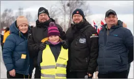  ?? FOTO: ISABELL HAUG ?? ARRANGØRER: Rundt 60 deltakere på årets Arctic Open Downhill
Fra venstre: speaker Julie Kaoline Viken, arrangører Bjarne Hagen og Jørn Holm, samt speaker Nils Trygve Johansen. Ingrid Hagen står i front.