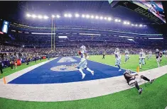  ?? RON JENKINS/ASSOCIATED PRESS ?? Tony Pollard of the Cowboys finishes off a 100-yard kickoff return for a touchdown in the second half on Thursday. The return came just seconds after the Raiders had taken a 24-13 lead.