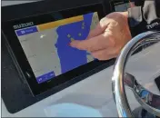  ?? ?? Le FishHunter Drive propose de nombreuses fonctionna­lités qui facilitent la pratique de la pêche.
Il est compatible avec les moteurs Suzuki dont la puissance est comprise entre 115 et 350 chevaux.