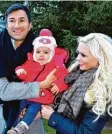  ?? Foto: dpa ?? Daniela Katzenberg­er und ihr Mann Lu cas Cordalis (hier mit Tochter Sophia) denken an ein zweites Kind.
