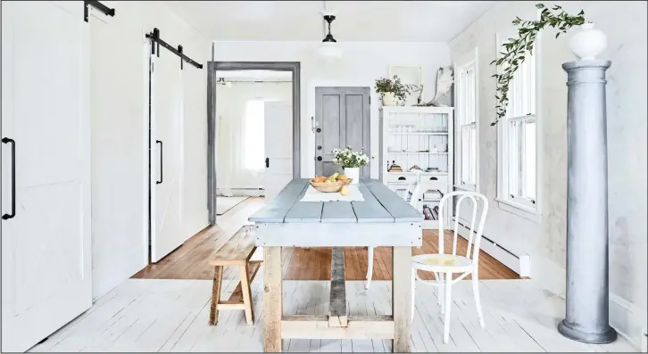  ?? Keep your kitchen clean and functional and ensure all appliances are at hand. Some guests may even ask for a pizza cutter.
Pictures: Jennifer Lindberg Studio ??