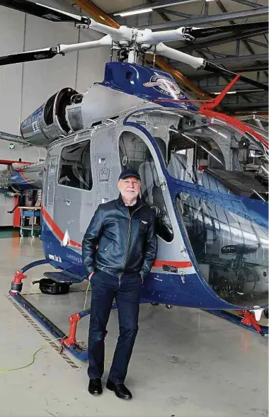  ?? Foto: Anouk Antony ?? René Closter erwirbt den Helikopter­pilotensch­ein, „um zu wissen, was meine Angestellt­en machen und bei der Technik mitreden zu können“.