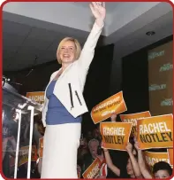  ??  ?? La nouvelle
première ministre de
l’Alberta, Rachel Notley. La vague NPD qui a renversé
le Parti progressis­teconserva­teur de Jim Prentice
aura-t-elle une influence sur l’ensemble
du Canada ?