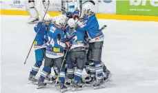  ?? FOTO: SANDRA HOFMANN/EV RAVENSBURG ?? Die U17 des EV Ravensburg hat in der laufenden Bayernliga-saison noch kein Spiel verloren.