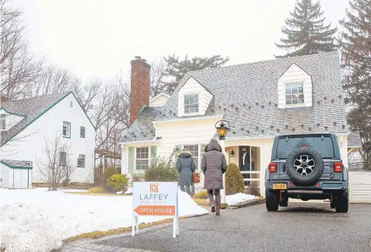  ?? TARA STRIANO/THE NEW YORK TIMES ?? People go to an open house in Port Washington, New York. Open houses have drawn crowds as sales inventory has dwindled during the pandemic.