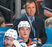  ??  ?? Alain Vigneault et les Rangers sont exclus des séries pour la première fois depuis 2010.