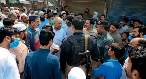  ?? AP ?? TRADERS STAGE PROTEST: Shopkeeper­s stage a protest in Peshawar against an ongoing lockdown and demand the government to allow them to reopen their businesses. —