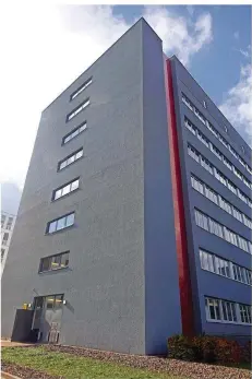  ?? FOTO: DINGLER ?? 20 Millionen Euro steckte das Land in die Sanierung des Saar-Uni-Gebäudes C 4.1 (Chemie und Pharmazie), das 2017 wiedereröf­fnet wurde.