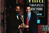  ??  ?? Bollywood Actor Varun Dhawan (right) gives an award during IIFA Rocks.