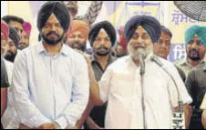  ?? HT PHOTO ?? SAD president Sukhbir Singh Badal with party candidate for Dakha Manpreet Singh Ayali in Savaddi Kalan on Thursday.